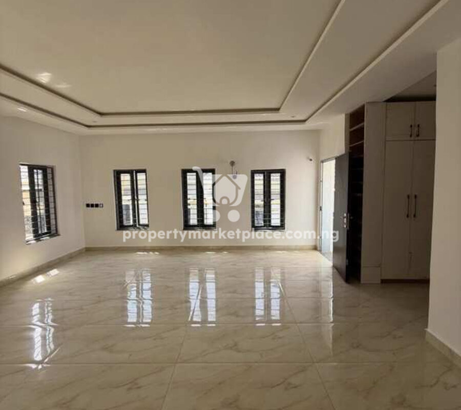 4 bedroom semi-detached detached duplex with Bq