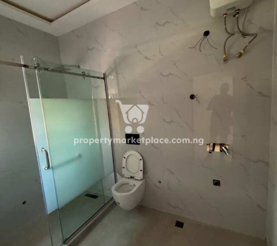 4 bedroom semi-detached detached duplex with Bq