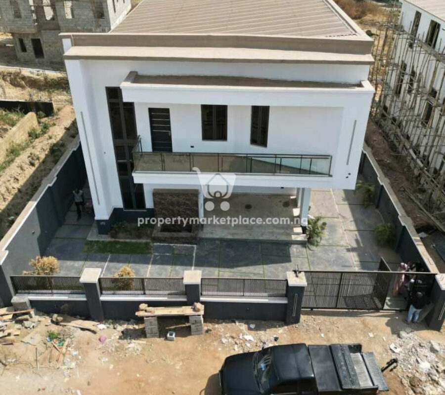 5 bedroom detached duplex and Bq with swimming pool