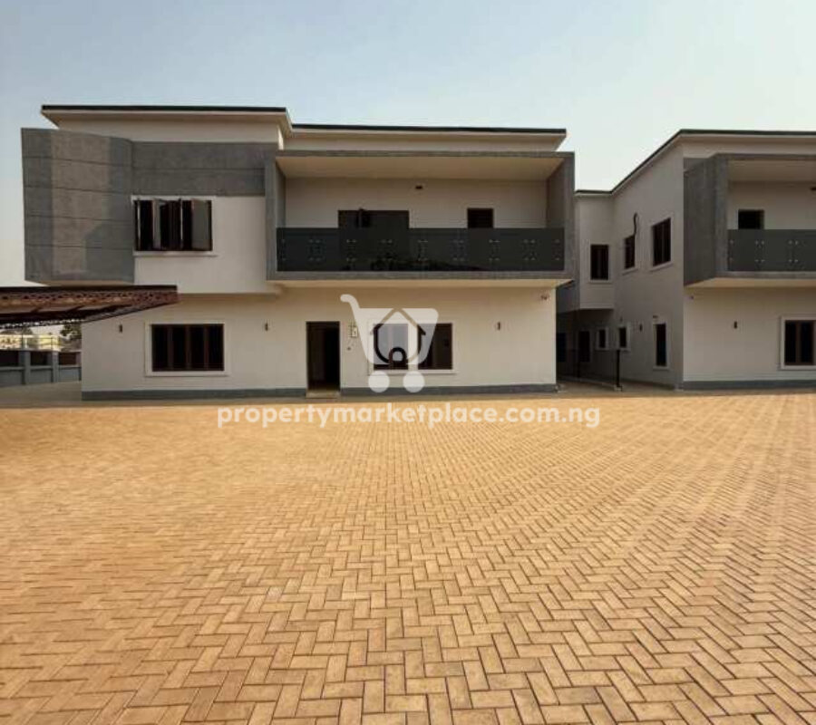 Massive 5 bedroom detached duplex with Bq
