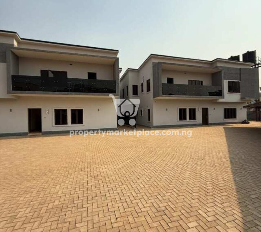 Massive 5 bedroom detached duplex with Bq