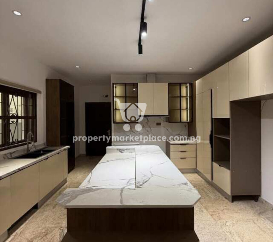 Massive 5 bedroom detached duplex with Bq