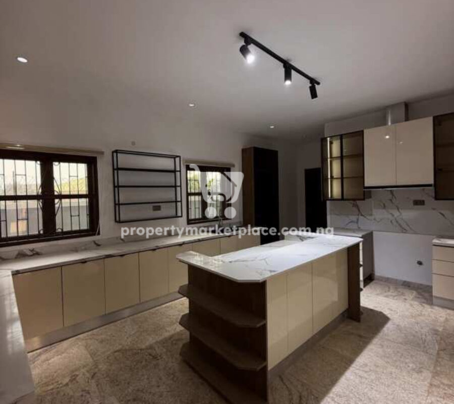 Massive 5 bedroom detached duplex with Bq