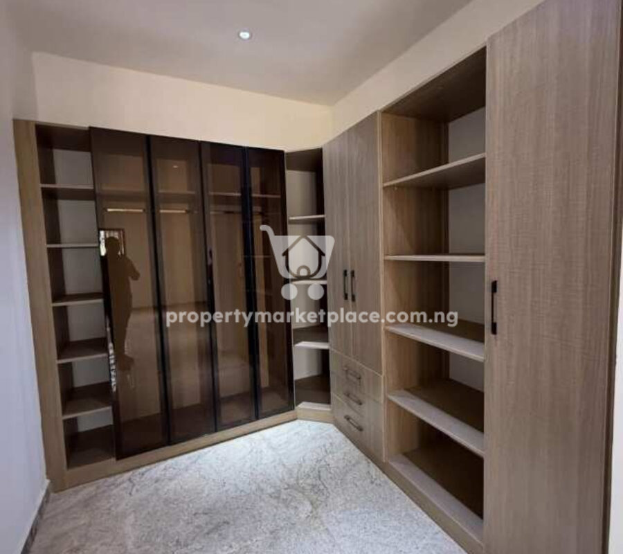 Massive 5 bedroom detached duplex with Bq