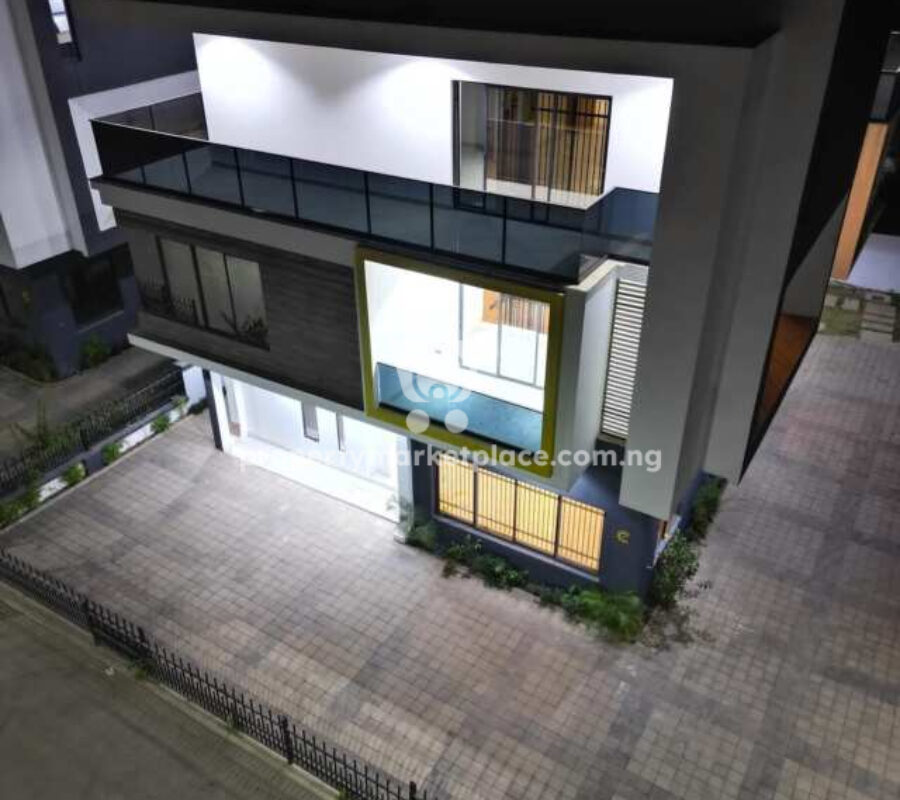 Exquisitely finished 6 bedroom detached duplex with Bq