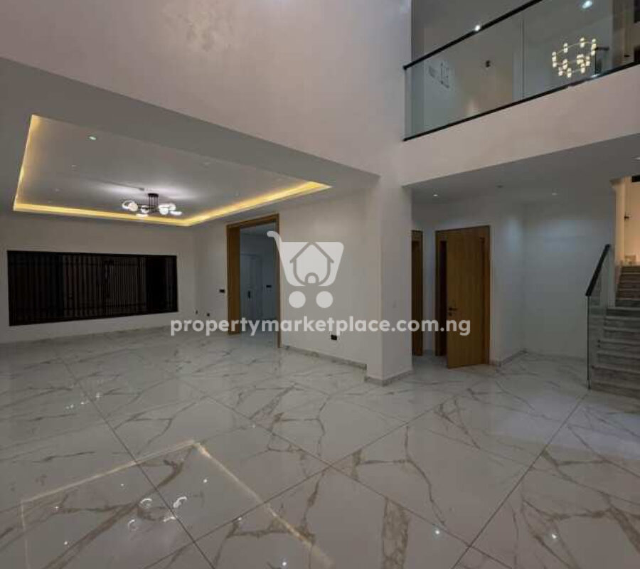 Exquisitely finished 6 bedroom detached duplex with Bq