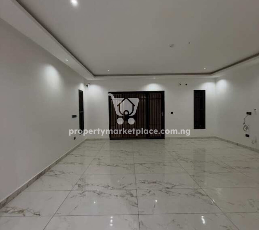 Exquisitely finished 6 bedroom detached duplex with Bq