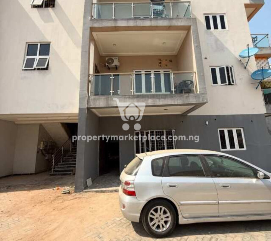 Spacious 2 bedroom flat in a nice and secured estate
