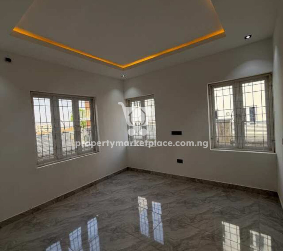 Spacious 2 bedroom flat in a nice and secured estate