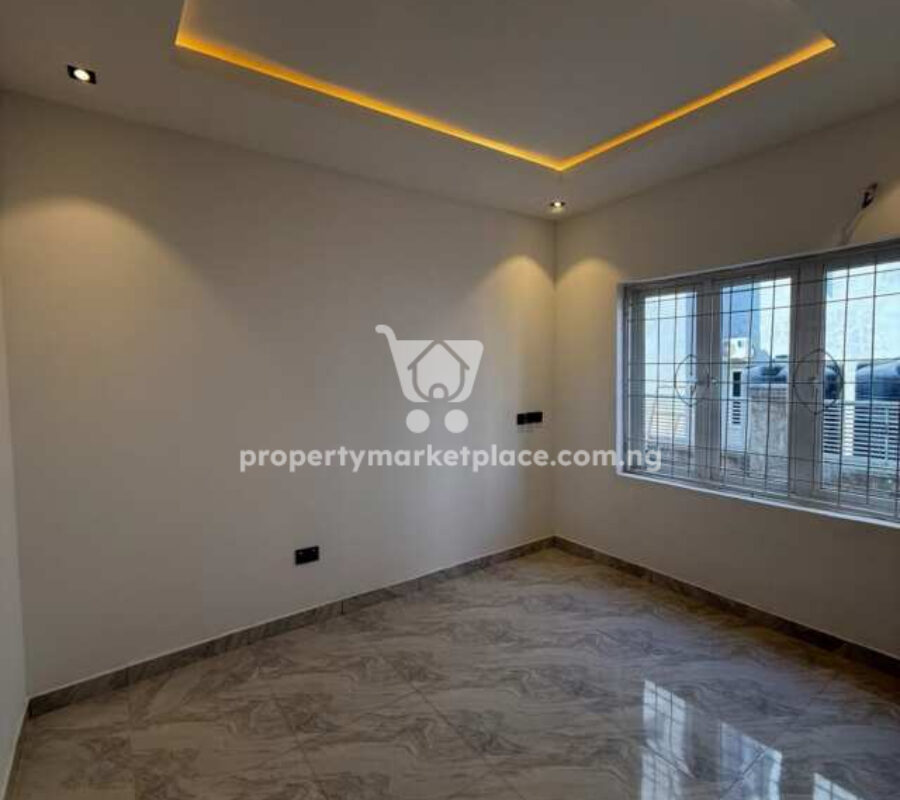 Spacious 2 bedroom flat in a nice and secured estate