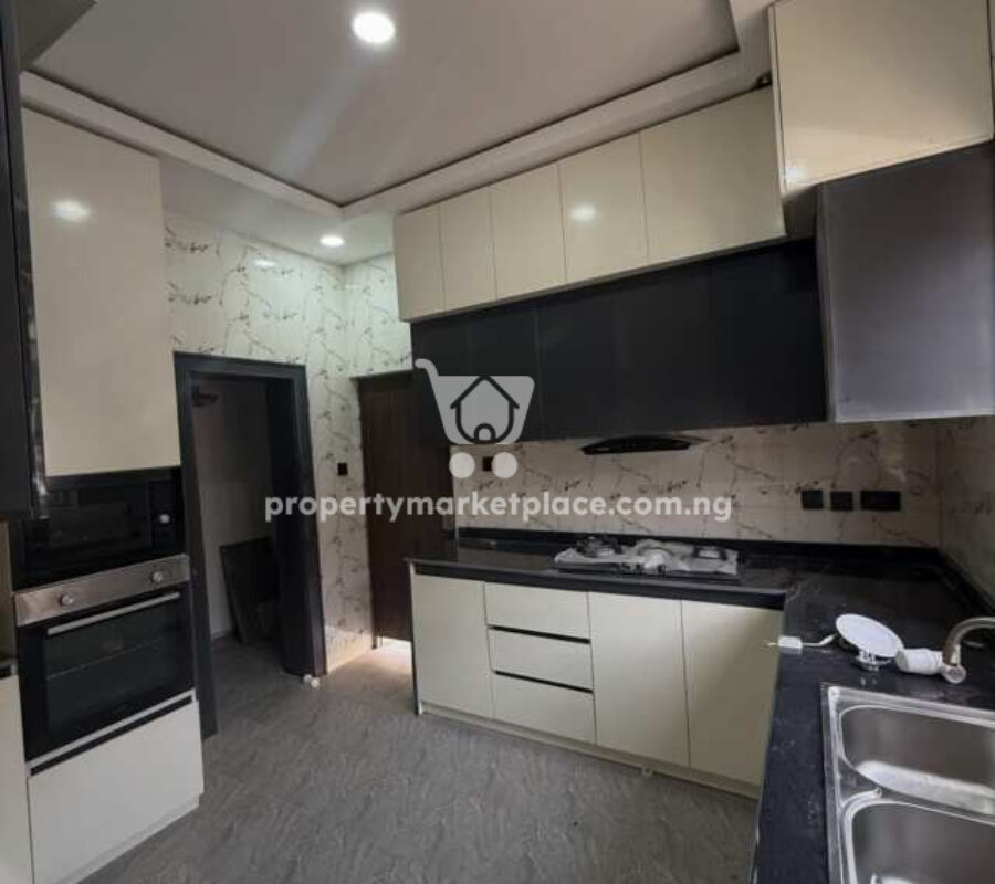 Spacious 2 bedroom flat in a nice and secured estate