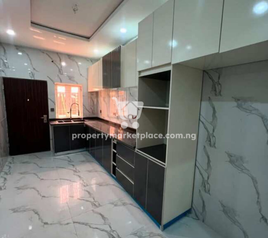 Spacious 4 bedroom semi-detached duplex with Bq