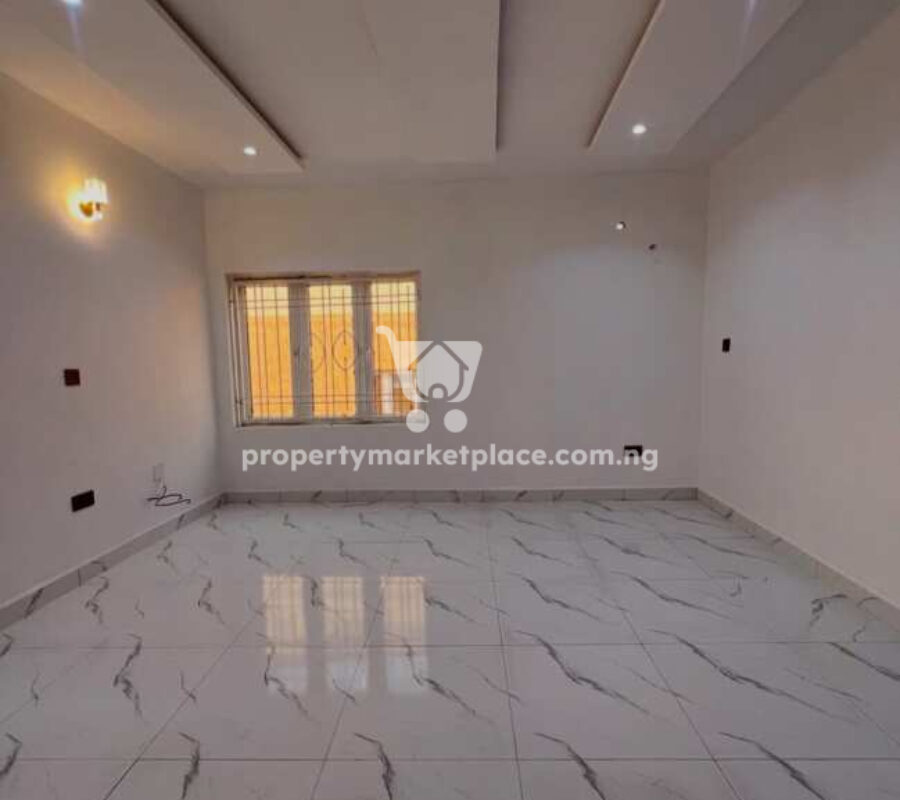 Spacious 4 bedroom semi-detached duplex with Bq