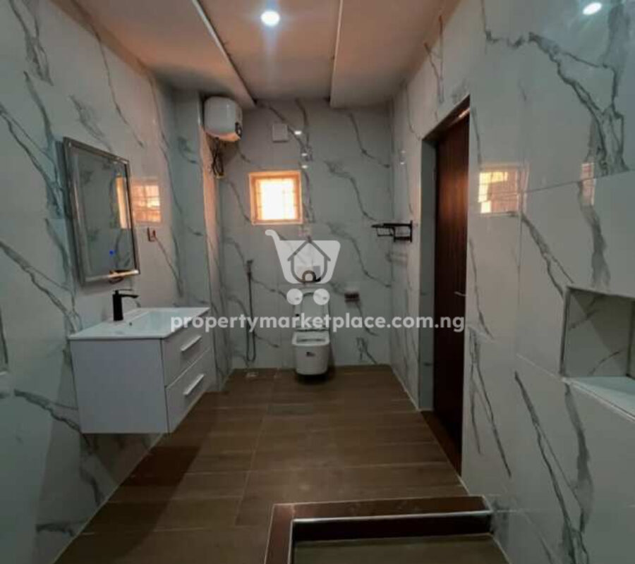 Spacious 4 bedroom semi-detached duplex with Bq