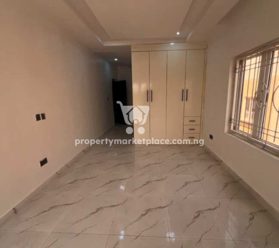 Spacious 4 bedroom semi-detached duplex with Bq