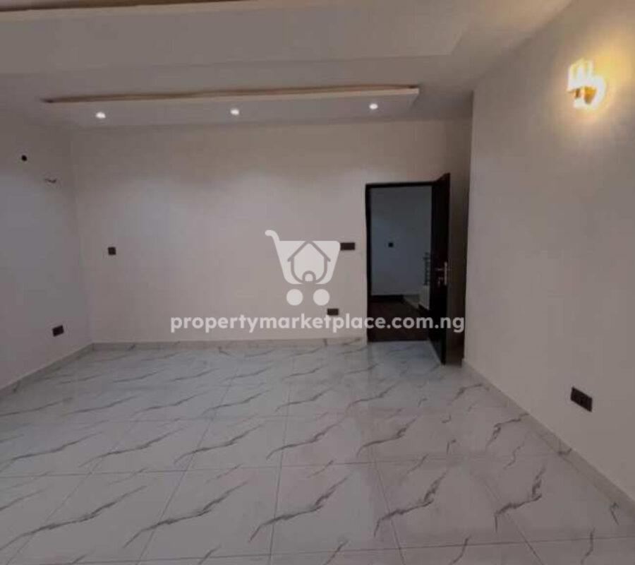 Spacious 4 bedroom semi-detached duplex with Bq