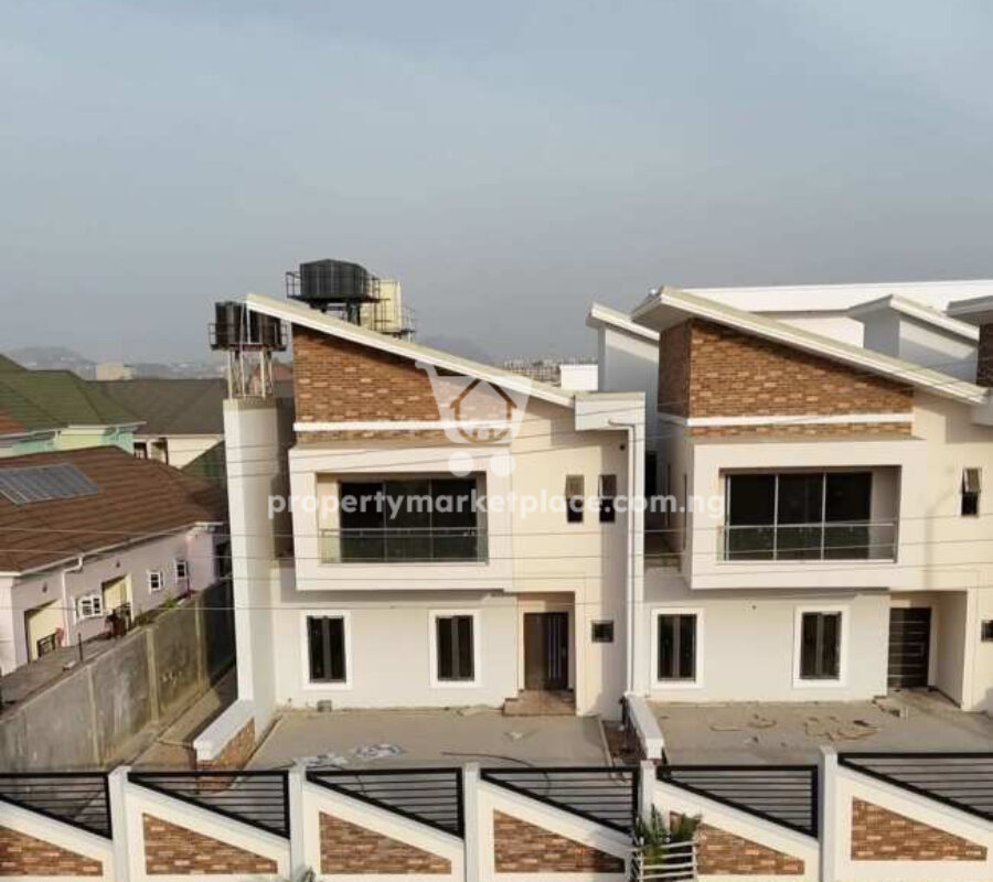 Exquisite 4 bedroom terrace duplex with Bq