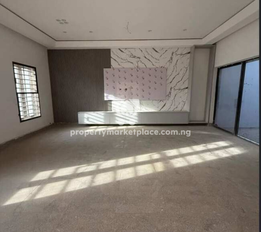 Exquisite 4 bedroom terrace duplex with Bq
