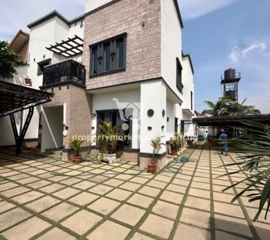 4 bedroom semi-detached duplex & 2 rooms Bq, private compoun
