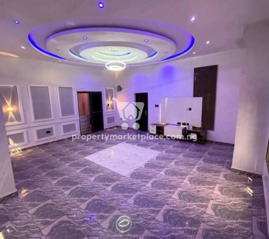 4 bedroom semi-detached duplex & 2 rooms Bq, private compoun