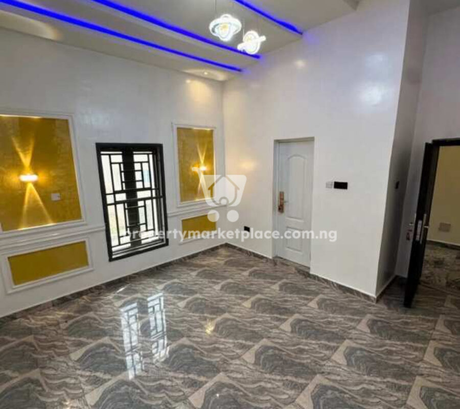 4 bedroom semi-detached duplex & 2 rooms Bq, private compoun