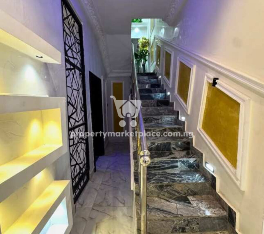 4 bedroom semi-detached duplex & 2 rooms Bq, private compoun