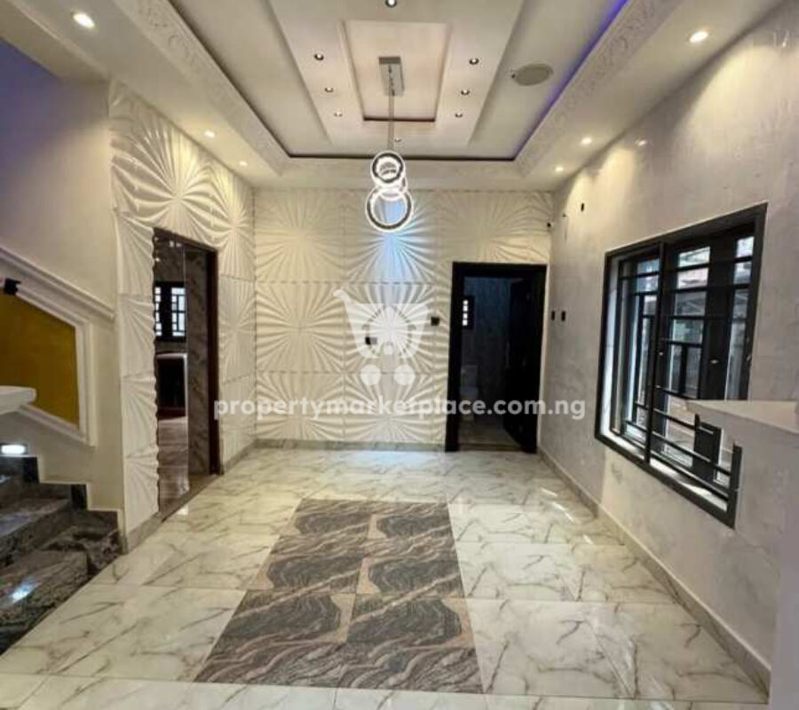 4 bedroom semi-detached duplex & 2 rooms Bq, private compoun