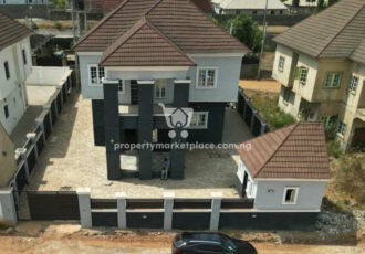 4 bedroom detached duplex with 2 rooms boy’s quarters