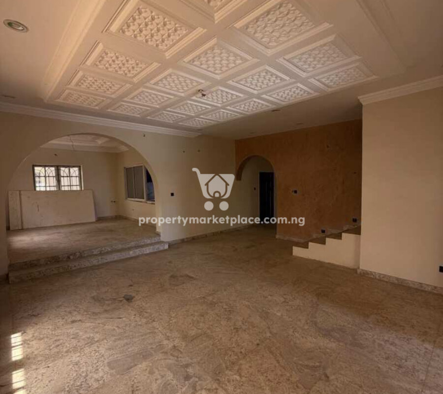 4 bedroom detached duplex with 2 rooms boy’s quarters
