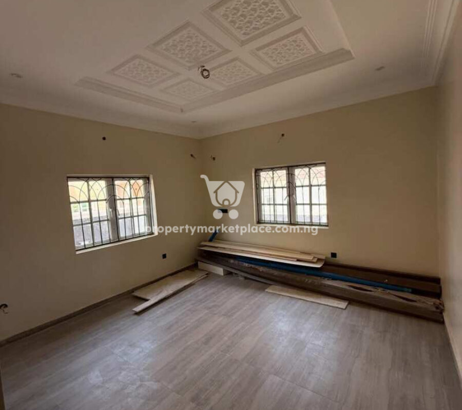 4 bedroom detached duplex with 2 rooms boy’s quarters