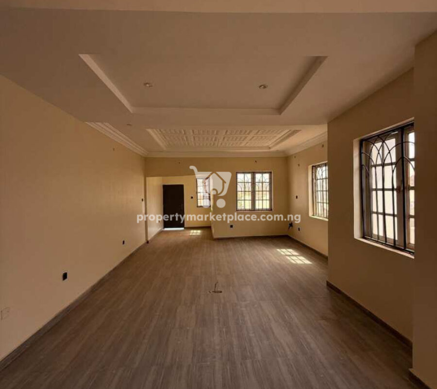 4 bedroom detached duplex with 2 rooms boy’s quarters
