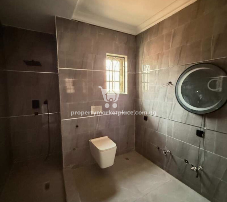4 bedroom detached duplex with 2 rooms boy’s quarters