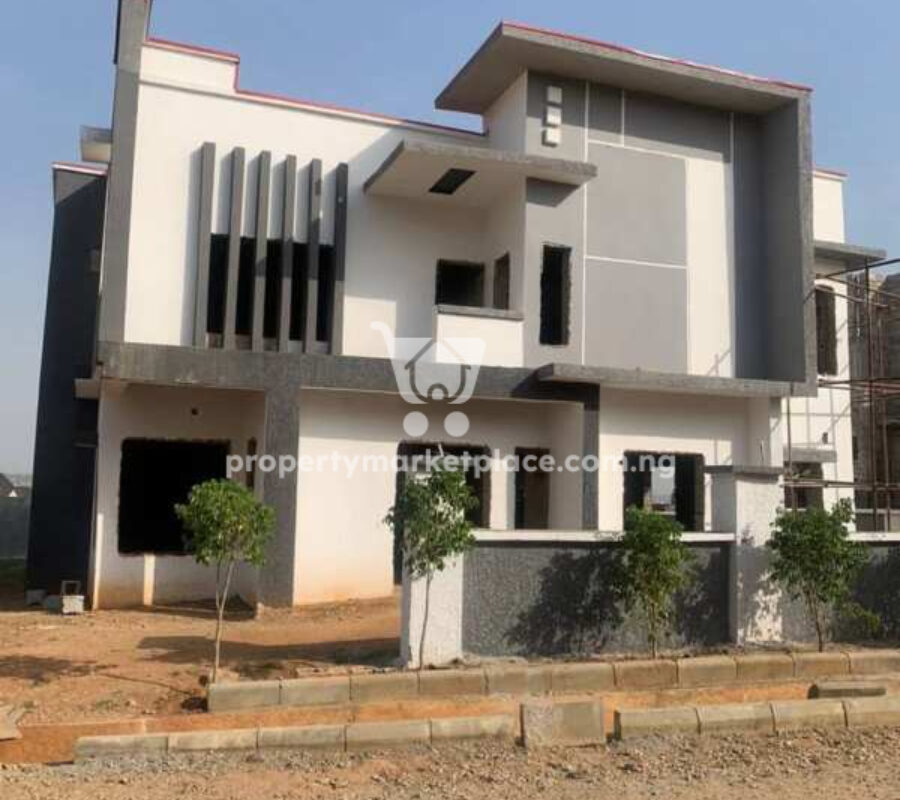 200sqm, 250Sqm & 500Sqm buildable plots of land in an estate