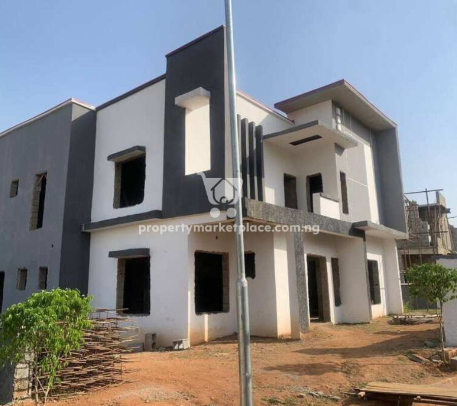 200sqm, 250Sqm & 500Sqm buildable plots of land in an estate