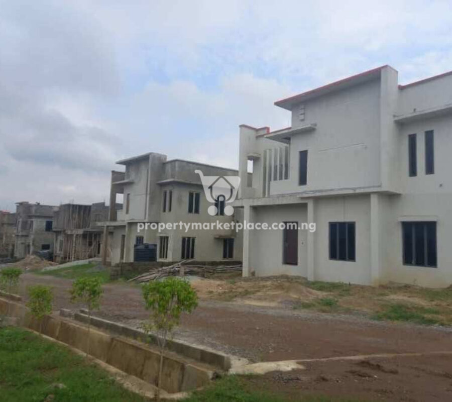 200sqm, 250Sqm & 500Sqm buildable plots of land in an estate