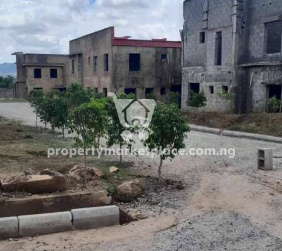 200sqm, 250Sqm & 500Sqm buildable plots of land in an estate