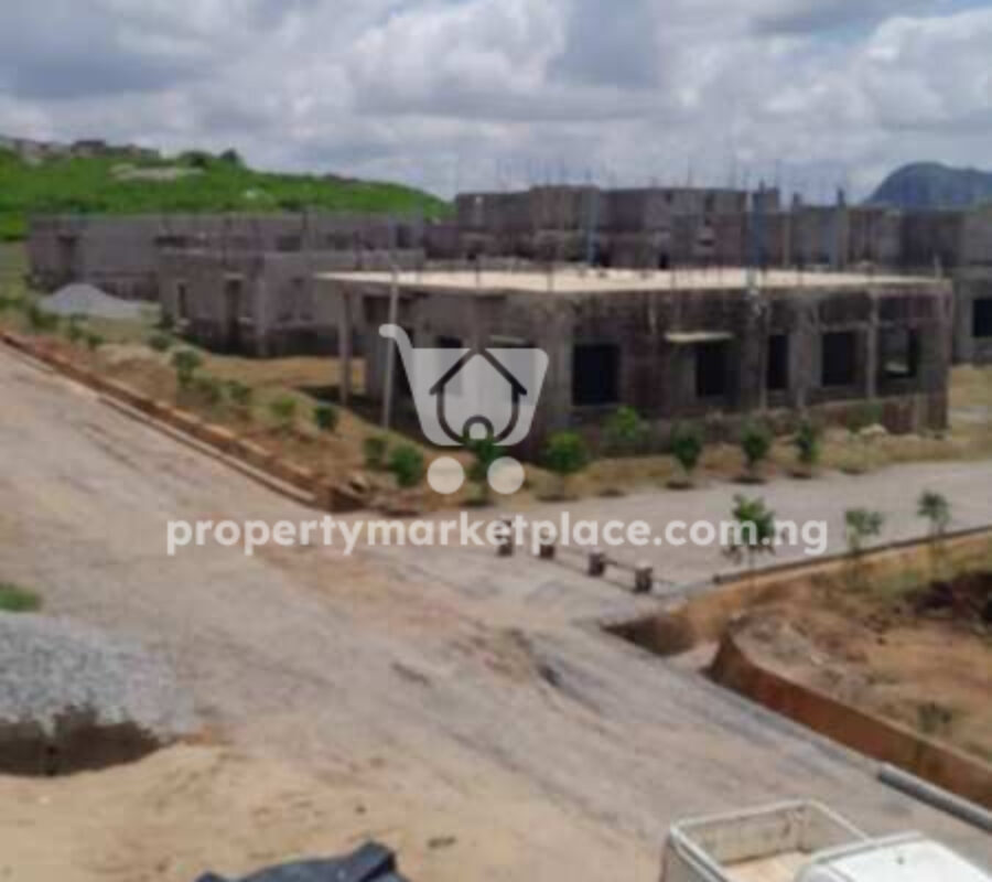 200sqm, 250Sqm & 500Sqm buildable plots of land in an estate