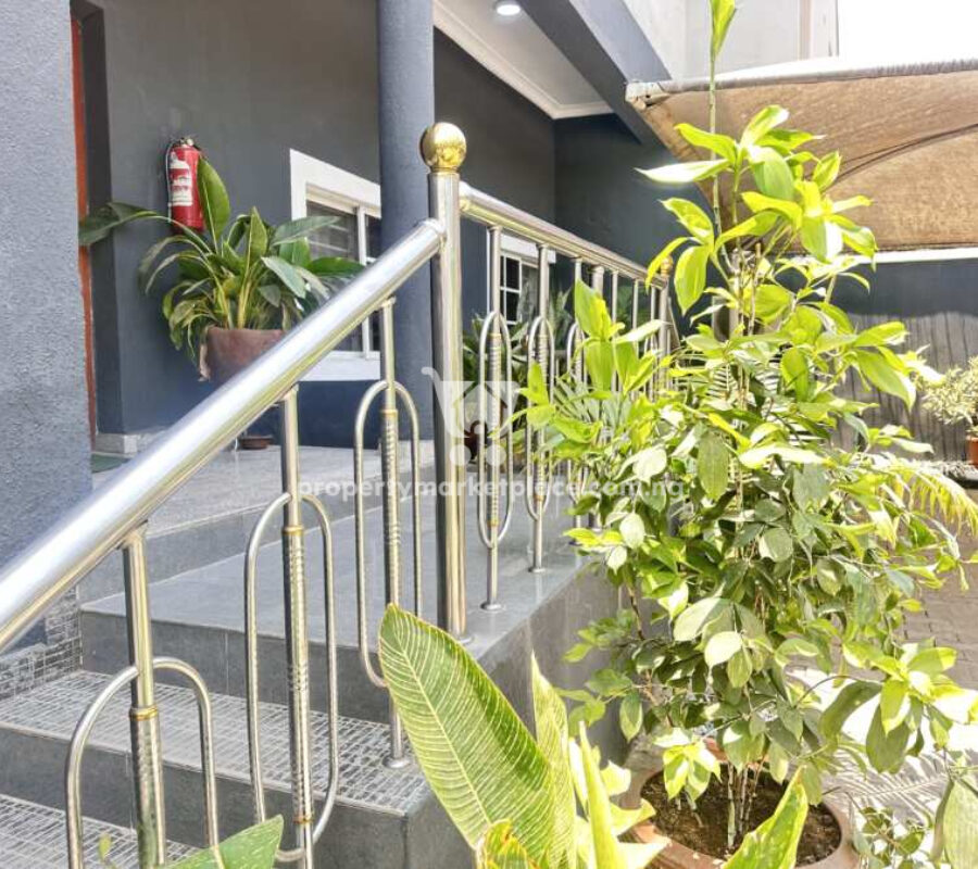 Furnished 4 bedroom detached duplex & 1 bedroom guest chalet