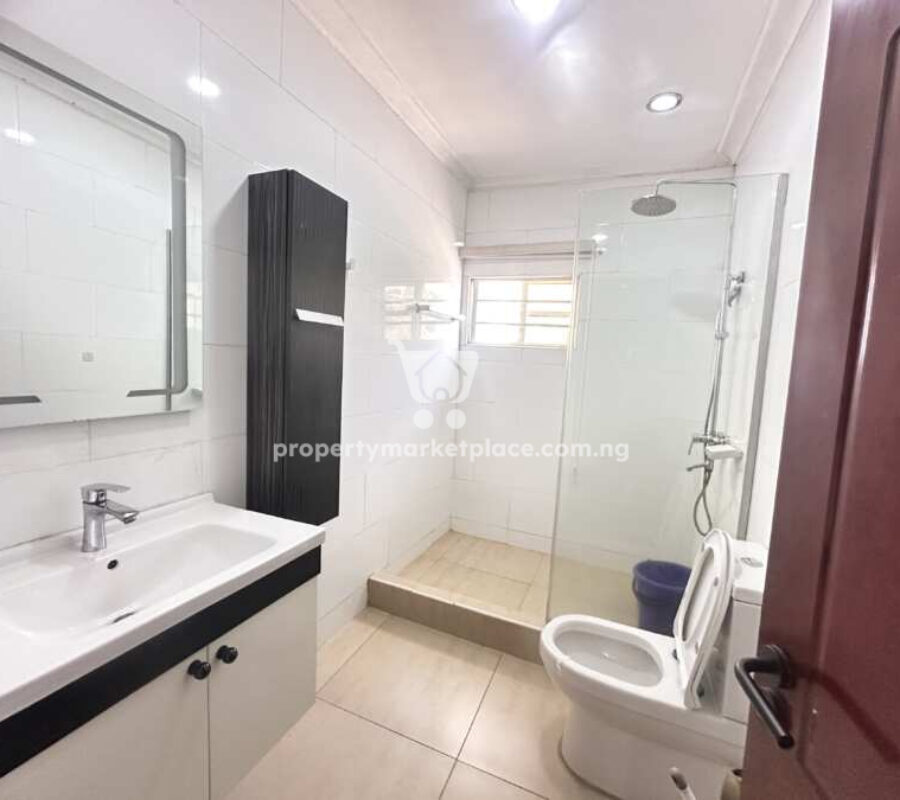 Furnished 4 bedroom detached duplex & 1 bedroom guest chalet