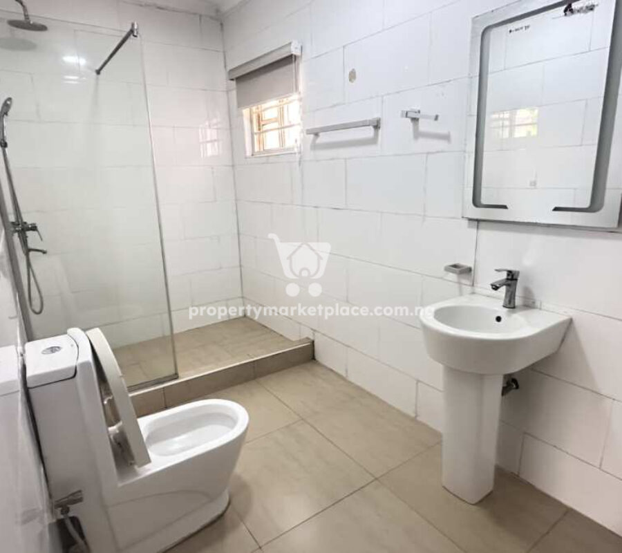 Furnished 4 bedroom detached duplex & 1 bedroom guest chalet