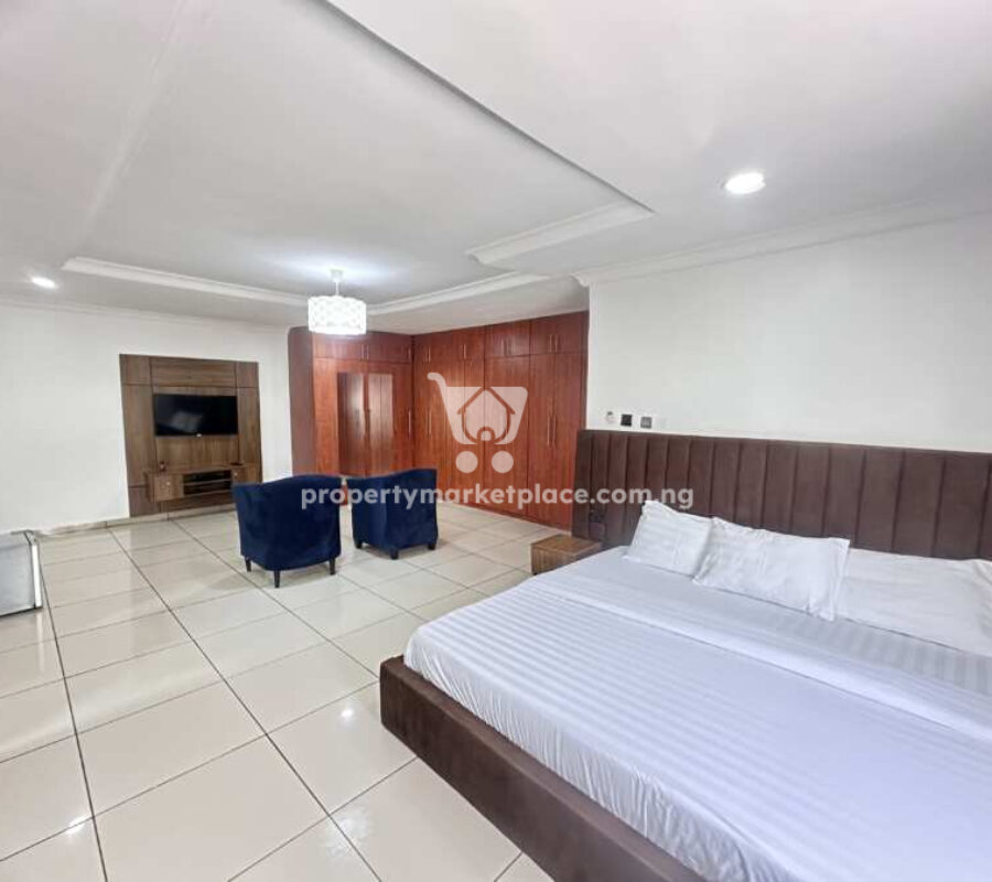 Furnished 4 bedroom detached duplex & 1 bedroom guest chalet