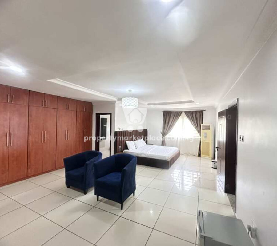 Furnished 4 bedroom detached duplex & 1 bedroom guest chalet