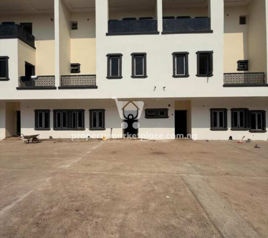 Spacious 4 bedroom terrace duplex with a room Bq