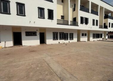 Spacious 4 bedroom terrace duplex with a room Bq