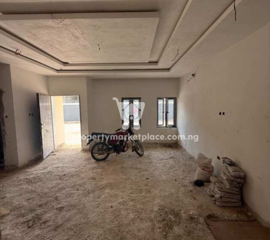 Spacious 4 bedroom terrace duplex with a room Bq
