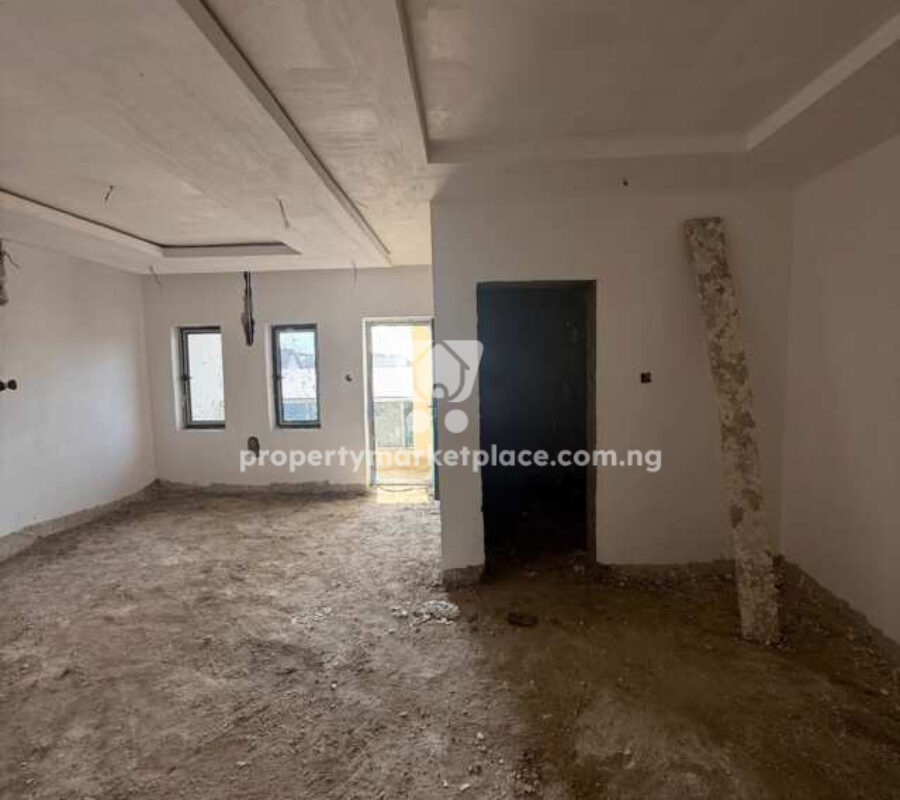 Spacious 4 bedroom terrace duplex with a room Bq