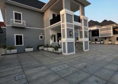 5 bedroom detached duplex with swimming pool