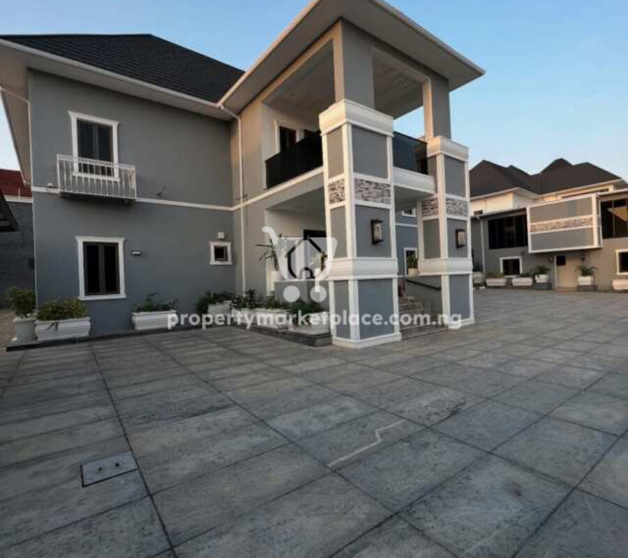 5 bedroom detached duplex with swimming pool