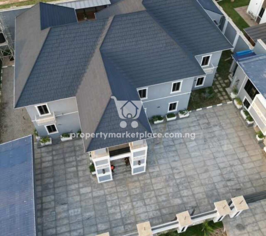 5 bedroom detached duplex with swimming pool
