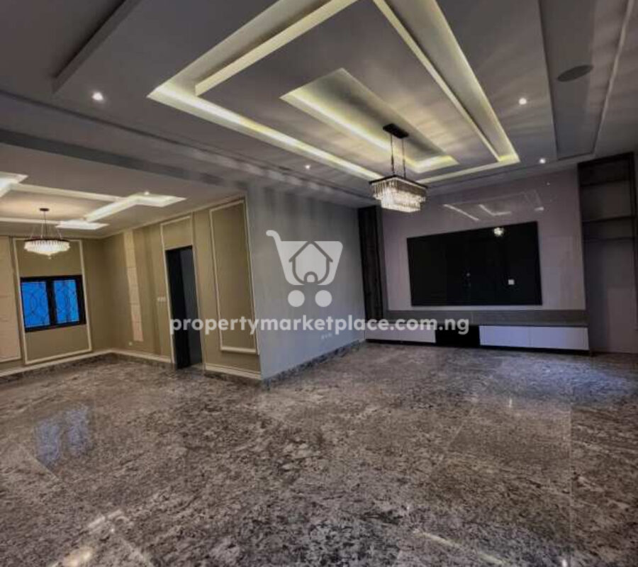 5 bedroom detached duplex with swimming pool